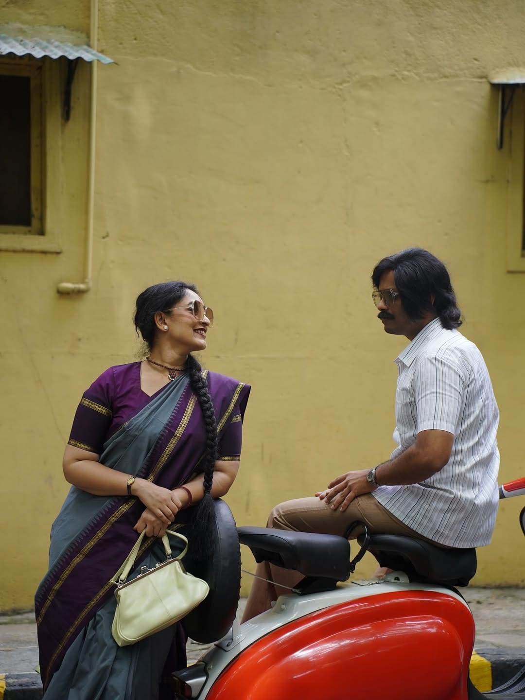 पूजा या अगोदर सॉफ्टवेअर टेस्टिंगचे काम करायच्या. तर शशांक यांचे एमबीएचे शिक्षण झालेले असून ते सेल्सध्ये नोकरी करायचे. परंतु त्यांनी पारंपरिक स्टाईल असणाऱ्या साड्या विकण्याचे ठरवले आणि Nerige Story नावाचा ब्रँड सुरू केला. 