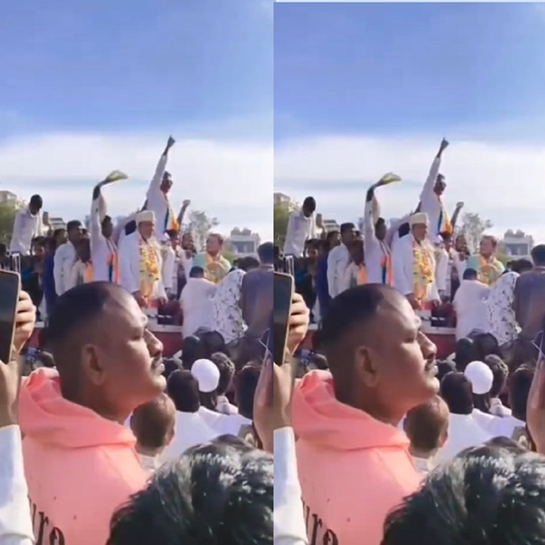 विजय मिरवणूक जल्लोषात अतिक जवारीवाले यांनी नोटांची गड्डी काढून एकदा नव्हे तर तीन-चार वेळा हवेत नोटा उधळल्याचा प्रकार कॅमेऱ्यात कैद झाला.. 