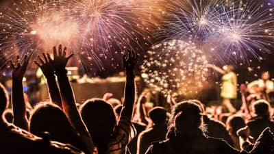 New Year 2026: गोंगाट, पार्टी आवडत नाही का? नवीन वर्षाचा पहिला दिवस खास कसा बनवायचा? जाणून घ्या