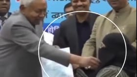 मुस्लीम महिलेसोबत या मुख्यमंत्र्यांची लाजिरवाणी वागणूक....