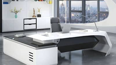 ऑफिसच्या डेस्कवर या वस्तू कधीच ठेऊ नका,  प्रगतीत येतील अडथळे