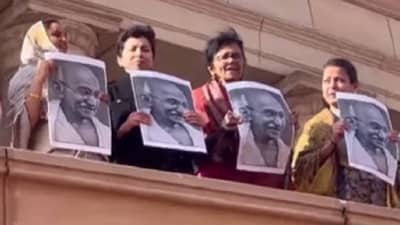 रोजगा हमी योजनेतून गांधींचं नाव हटवणार, संसदेत विरोधकांचा संताप अन् नारेबाजी!