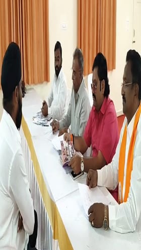 परभणीत ठाकरे गटाकडून इच्छुक उमेदवारांच्या मुलाखती.