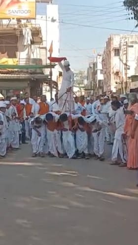 परभणीच्या जिंतूरमध्ये भव्य शोभा यात्रा