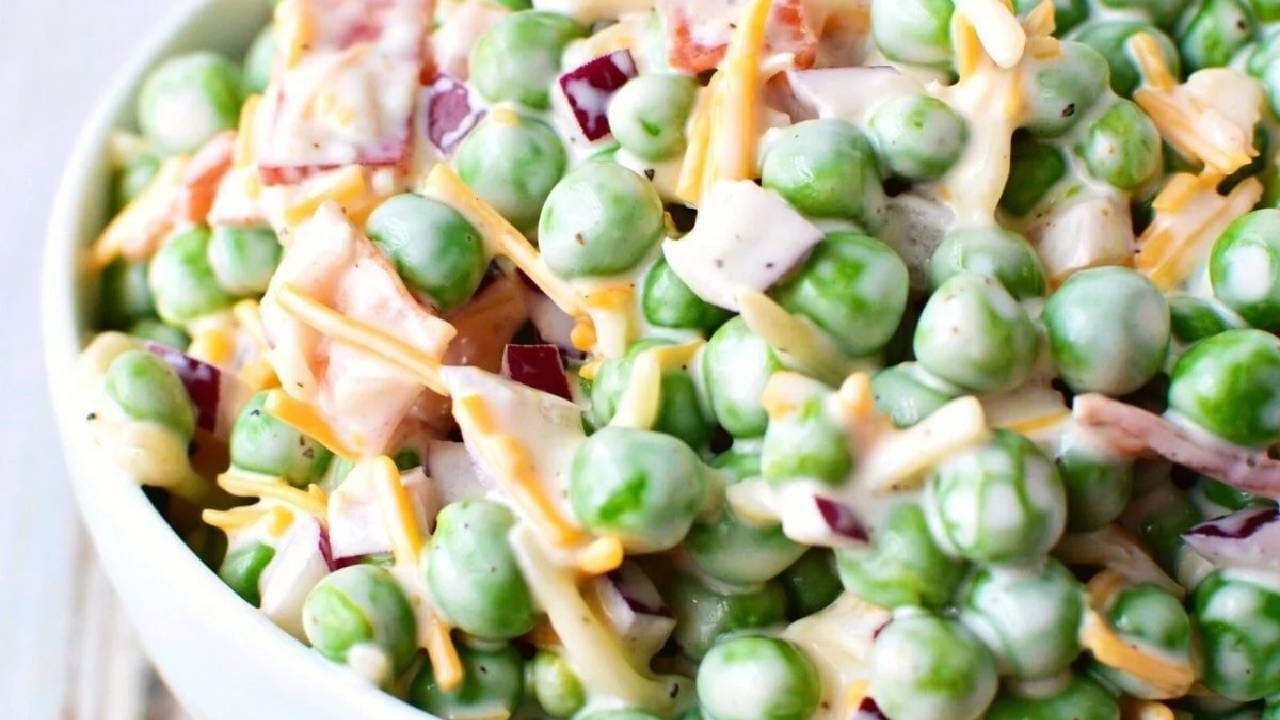 त्यामध्ये व्हिटॅमिन ए, सी, के आणि बी-कॉम्प्लेक्स यांसारखी जीवनसत्त्वे, तसेच लोह, मॅग्नेशियम आणि पोटॅशियम यांसारखी खनिजे भरपूर प्रमाणात असतात.