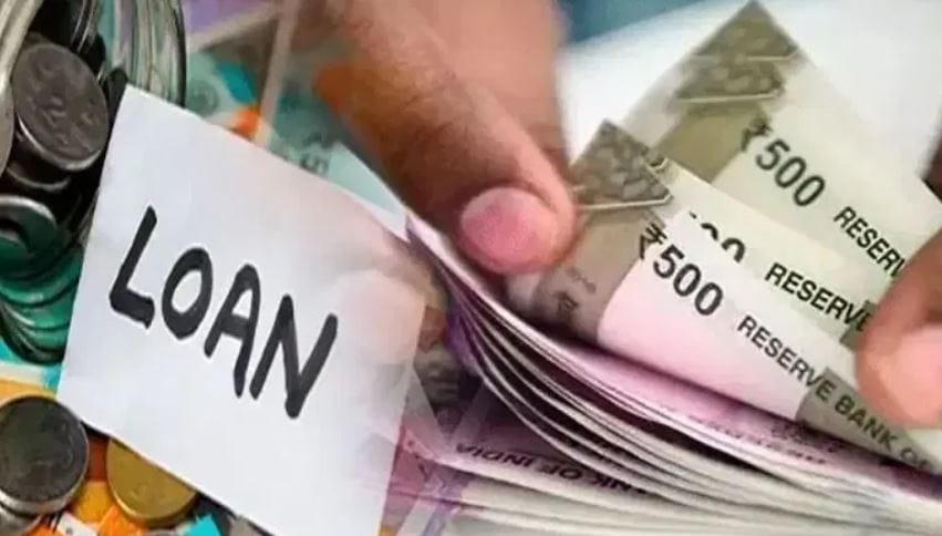 अगदी कमी वेळेत पर्सनल लोन मिळत आहे, म्हणून तुम्ही कशाचाही विचार न करता कर्जाची सर्व प्रक्रिया पार पाडता आणि पुढच्याच काही मिनिटांत तुमच्या बँक खात्यात पैसे जमा होतात. परंतु अशा प्रकारचे पर्सनल लोन घेतानात तुम्ही या कर्जाची परतफेड करताना किती रुपयांचा ईएमआय भारावा लागतोय, याचा विचार करणे गरेजेचे आहे.