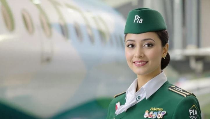 तिची मालकी आता हबीब उद्योग समूहाकडे आली आहे. याच विमान वाहतूक कंपनीच्या एअर होस्टेच्या पगाराची रचना खूपच मजेदार आहे. माध्यमांतील वृत्तानुसार पीआयए विमान वाहतूक कंपनीत नव्यानेच नोकरीला लागलेल्या एअर होस्टेसचा सुरुवातीचा पगार 80 ते 1 लाख 20 हजार पाकिस्तानी रुपये असतो.