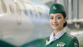 पाकिस्तानच्या एअर होस्टेसचा पगार वाचून थक्क व्हाल!.