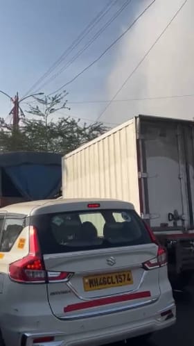 कल्याण-डोंबिलीतील कटई नाका येथे पाण्याची पाईपलाईन फुटली.