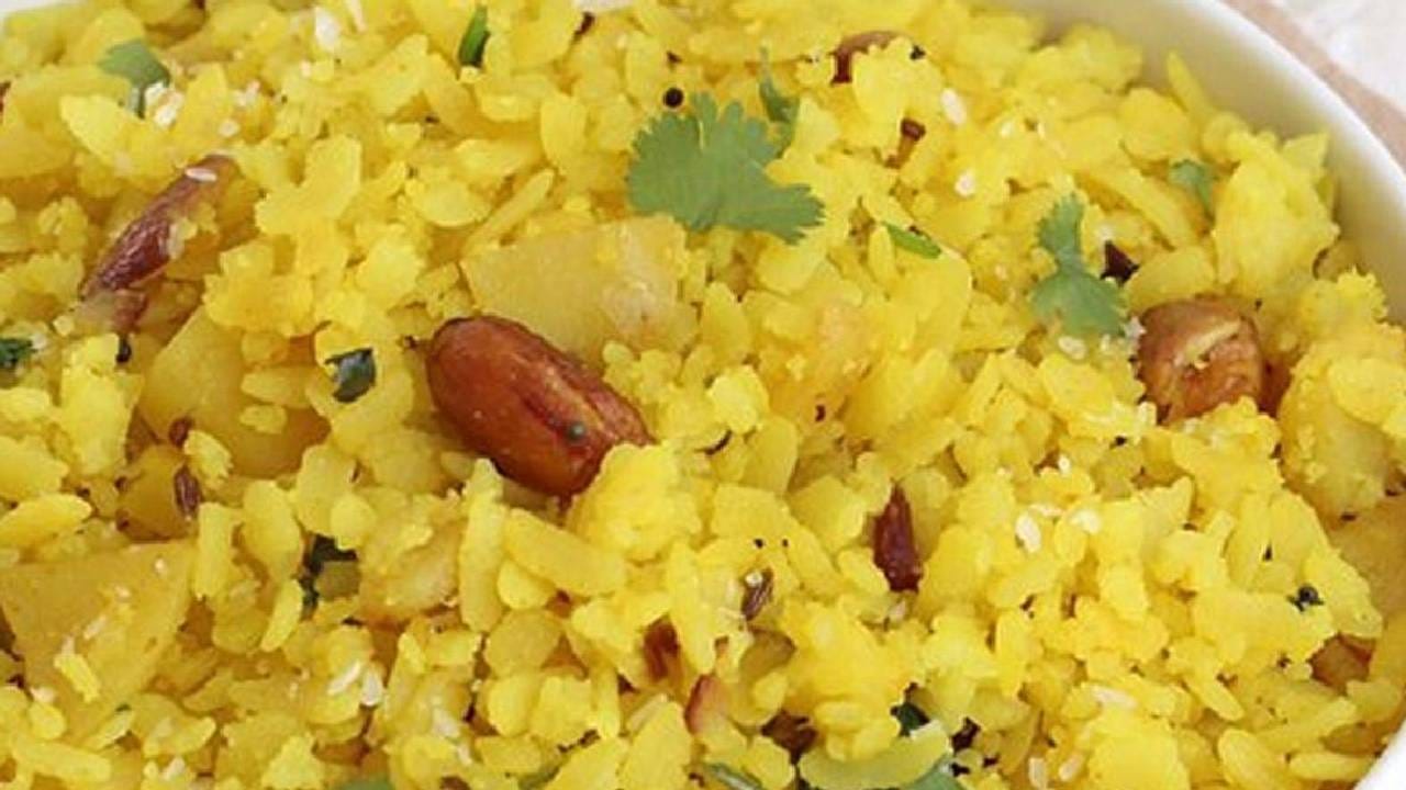 दररोज पोहे खाल्याने ब्लड शुगर व्यवस्थित राहते. पोहे खाल्ल्याने रोगप्रतिकारक शक्ती वाढण्यासही मदत होते. ज्यामुळे तुम्ही बऱ्याच आजारांपासून दूर राहू शकता.