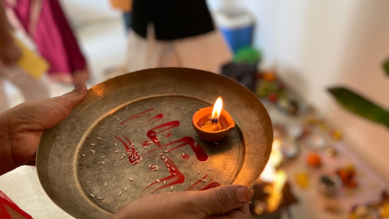 त्याचप्रमाणे, भगवान शिवाला अर्पण केलेले बेलपत्र देखील धुवून पुन्हा वापरले जाऊ शकते. शिवपुराणानुसार, बेलपत्र ६ महिन्यांपर्यंत शिळे मानले जात नाही. मात्र, बेलपत्र फाटलेले किंवा डाग असलेले नसावे याची काळजी घ्यावी.