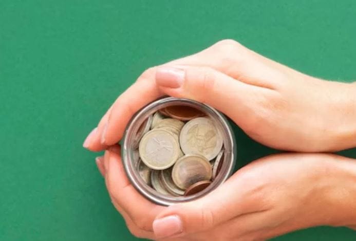 पोस्ट ऑफिसच्या या योजनेलेा रिकरिंग डिपॉझिट म्हटले जाते. या योजनेत तुम्ही रोज 333 रुपयांची गुंतवणूक केली तर तुम्ही तब्बल 17 लाख रुपयांचा फंड उभा करू शकता. या योजनेची मॅच्यूरिटी 5 वर्षे आहे. या योजनेत तुम्ही जमा केलेल्या रकमेवर 6.7 टक्के दराने व्य्ज मिळते. 