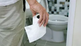 विष्ठेचा रंग बदलणे म्हणजे गंभीर आजाराचे लक्षण, अजिबात करू नका दुर्लक्ष.