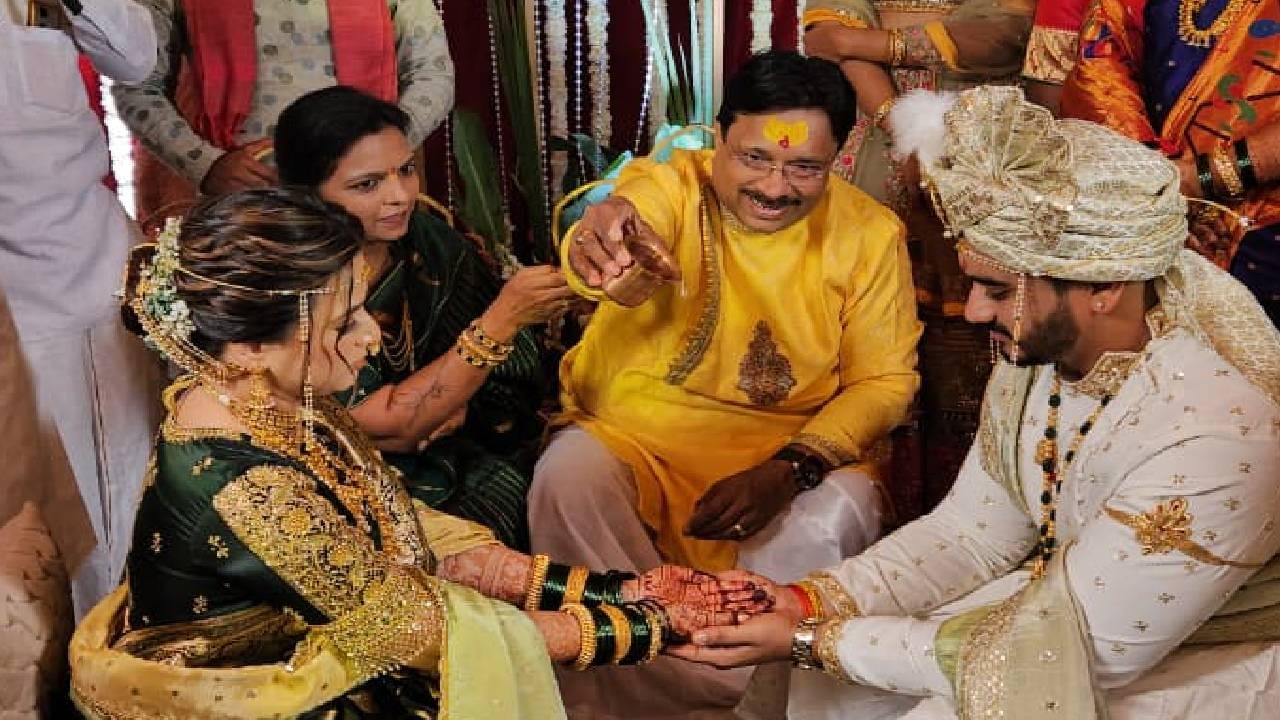 प्राजक्ताचे आई-वडील तसेच मामा-मामी यांनीही कन्यादान विधीत सहभाग घेतला. "प्राजक्ताच्या रूपात आम्हाला लेकरू लाभले," असं अश्विनी पिंपळकर यांनी सांगितलं. या लग्नसोहळ्याचे फोटो आणि व्हिडीओ सोशल मीडियावर व्हायरल होत आहे. 
