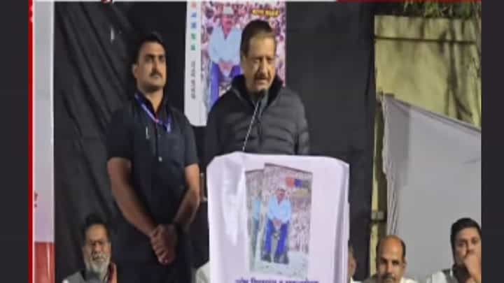 19 डिसेंबरला राजकारणात मोठी घडामोड! पृथ्वीराज चव्हाणांचा खळबळजनक दावा 19 डिसेंबरला राजकारणात मोठी घडामोड! पृथ्वीराज चव्हाणांचा खळबळजनक दावा