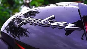 बजाज ऑटोची पल्सर हॅट्रिक ऑफर , बाईक खरेदी करणाऱ्यांना कोणते फायदे?