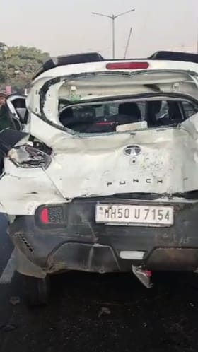 पुण्यातील नवले पुलावर स्कूल बस आणि कारची धडक, दोन जखमी