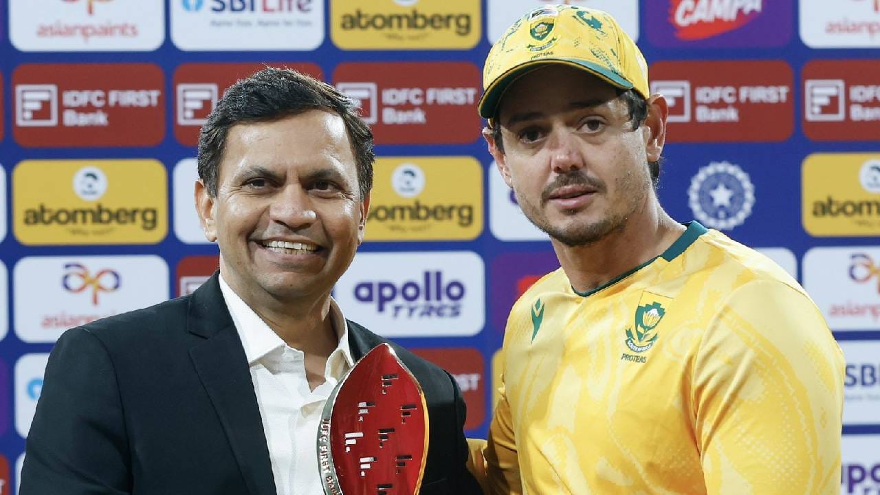 "आता मला शक्य तितका काळ खेळायचे आहे. जर मी खेळत राहिलो असतो तर कदाचित मी याचा विचारही केला नसता. मी लवकरच क्रिकेट सोडले असते. पण आता मी माझी कारकीर्द वाढवू शकतो. मला पूर्वीपेक्षा जास्त तंदुरुस्त वाटत आहे.", असंही डीकॉकने पुढे सांगितलं. (फोटो- Proteas Men Twitter)