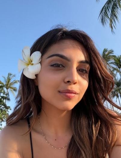 मिळालेल्या माहितीनुसार अवीवा आणि रेहान हे गेल्या बऱ्याच वर्षांपासून एकमेकांना ओळखतात. त्यांच्या नात्याला या दोघांच्याही कुटुंबीयांनी परवानगी दिलेली आहे. त्यांच्या लग्नाची अधिकृत तारीख अद्याप जाहीर करण्यात आलेली नाही. मात्र अवीवा बेग ही मुळची दिल्लीमधील राहणारी आहे. 