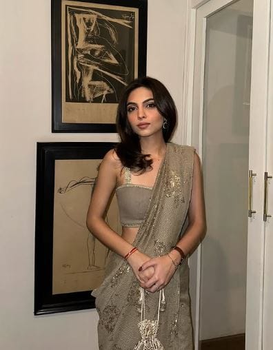 अवीवा एक फोटोग्राफी आणि प्रोडक्शन स्टुडिओची सहसंस्थापक आहे. या प्रोडक्शन स्टुडिओने आतापर्यंत अनेक ब्रँड्स, एजन्सी, क्लायन्ट्ससोबत काम केलेले आहे. अवीवाच्या व्हिज्यूएल प्रोजेक्टला अनेक आर्ट एक्झिबिशन तसेच डिझाईन ईव्हेंट्समध्ये प्रदर्शनासाठी स्थान मिळालेले आहे. 