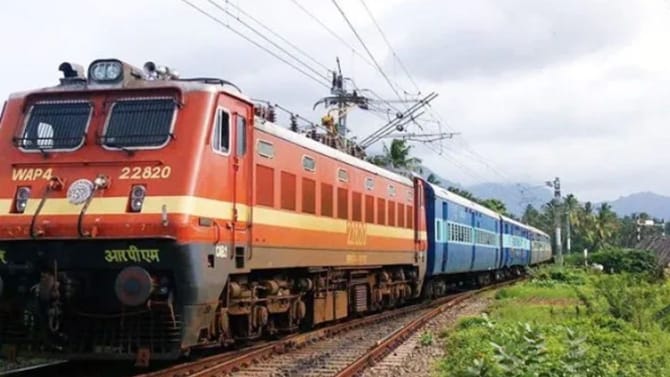 रेल्वेचा प्रवाशांना मोठा दणका, आता विमानाचा हा नियम ट्रेनसाठीही लागू