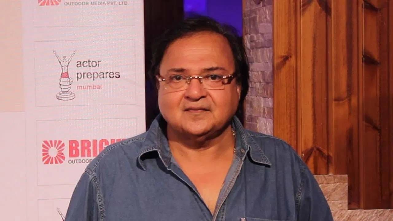 चित्रपटात ते जमील नावाच्या राजकीय नेत्याच्या रोलमध्ये आहेत. फिल्ममध्ये त्यांचा स्क्रीन टाइम सुद्धा जास्त आहे. चित्रपटात महत्वाची भूमिका आहे. पुढच्या पार्टमध्ये त्यांचा रोल जास्त असू शकतो. त्यांनी स्वत: मीडियाशी बोलताना सांगितलं.