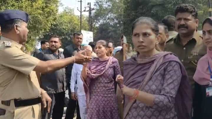Maharashtra Local Body Elections 2025 : मतदानात सावळा गोंधळ, केंद्रीय मंत्र्यांसह विरोधकही संतापले, अपडेट काय ? Maharashtra Local Body Elections 2025 : मतदानात सावळा गोंधळ, केंद्रीय मंत्र्यांसह विरोधकही संतापले, अपडेट काय ?