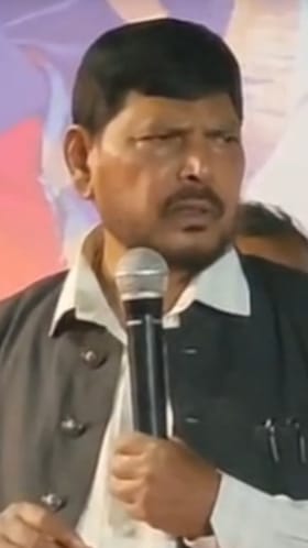 खुर्च्या खाली असतील तर कोण देईल तिकीट? रामदास आठवलेंचा RPI कार्यकर्त्यांना सक्त दम