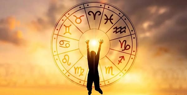 आता 2025 हे साल सरत आले आहे. सर्वांनाच 2026 सालाची प्रतीक्षा लागली आहे. येणारे नवे वर्ष नेमके कसे असेल? असा प्रश्न अनेकांना पडला आहे. मात्र आगामी वर्ष पाच राशींसाठी फारच लकी ठरण्याची शक्यता आहे. ज्योतिषशास्त्रानुसार 2026 सालात एकूण पाच राशींचे नशीब फळफळणार आहे. या राशी कोणत्या आहेत, ते जाणून घेऊ या...