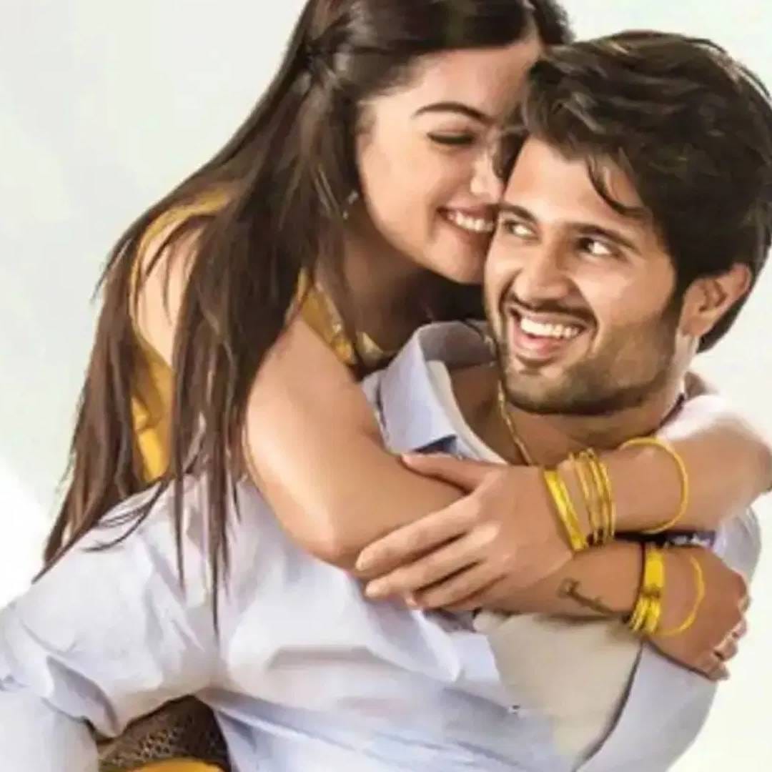 साऊथची सुपरहिट जोडी रश्मिका मंदाना आणि विजय देवरकोंडा बऱ्याच वर्षांपासून परस्परांना डेट करतायत. फॅन्सना ही जोडी खूप आवडते. ऑक्टोंबर 2025 मध्ये खासगी पद्धतीने दोघांचा साखरपुडा झाला. त्यात कुटुंबीय आणि जवळचा मित्र परिवार सहभागी झालेला.