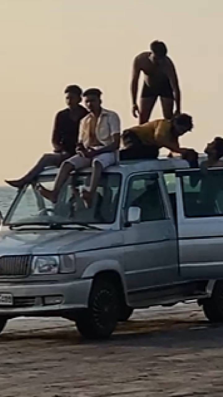 मुरुड समुद्रकिनारी स्टंटबाजी, तरुणांचा धुमाकूळ