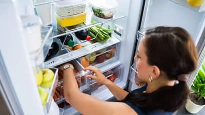 फ्रीजवर चुकूनही ठेवू नका या गोष्टी, अन्यथा आरोग्यावर होईल नकारात्मक परिणाम