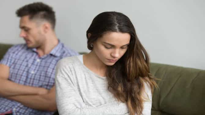 तुमच्याही नवऱ्यात दिसताय का हे बदल? हे 5 संकेत सांगतात तुमचा जोडीदार तुम्हाला फसवतोय!