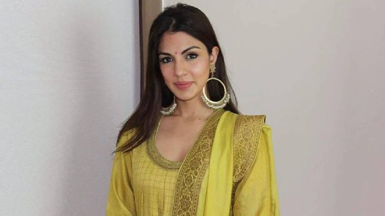 आई होण्यासाठी रिया चक्रवर्तीने उचललं मोठं पाऊल आई होण्यासाठी रिया चक्रवर्तीने उचललं मोठं पाऊल