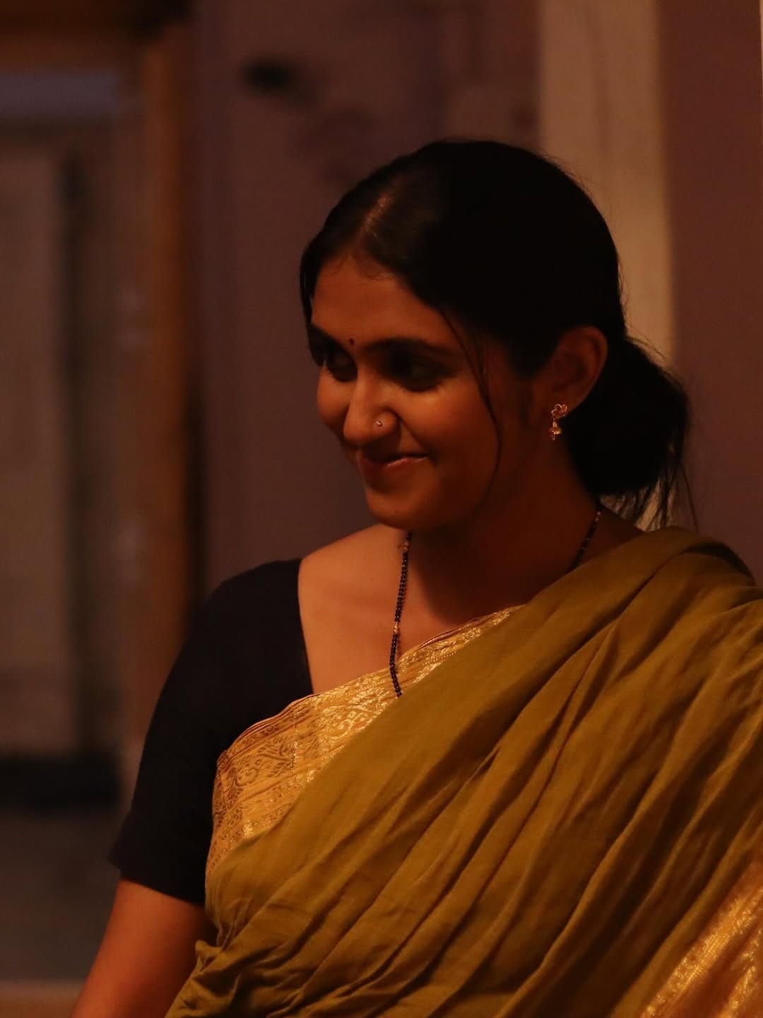 काही दिवसांपूर्वी ‘आशा’ या चित्रपटाचा टीझर प्रदर्शित झाला आणि सिनेमाच्या ‘बाई अडलीये…म्हणूनच ती नडलीये’ या प्रभावी टॅगलाईनमुळे टीझरने प्रेक्षकांमध्ये प्रचंड उत्सुकता निर्माण केली. सिनेमात आशा सेविका म्हणून रिंकू काम करणार आहे.