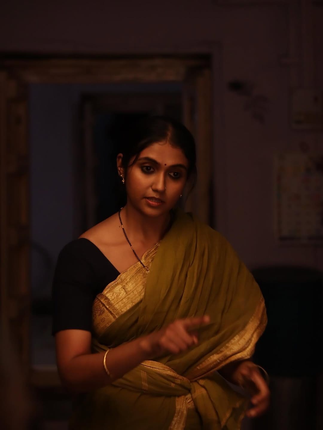 आता देखील रिंकूने काही फोटो पोस्ट केले आहेत. फोटो पोस्ट करत अभिनेत्री कॅप्शनमध्ये, 'नमस्कार मी मालती म्हणजेच तुमची आशाताई... १९ डिसेंबर पासुन भेटुयात जवळच्या चित्रपटगृहात' असं लिहिलं आहे.