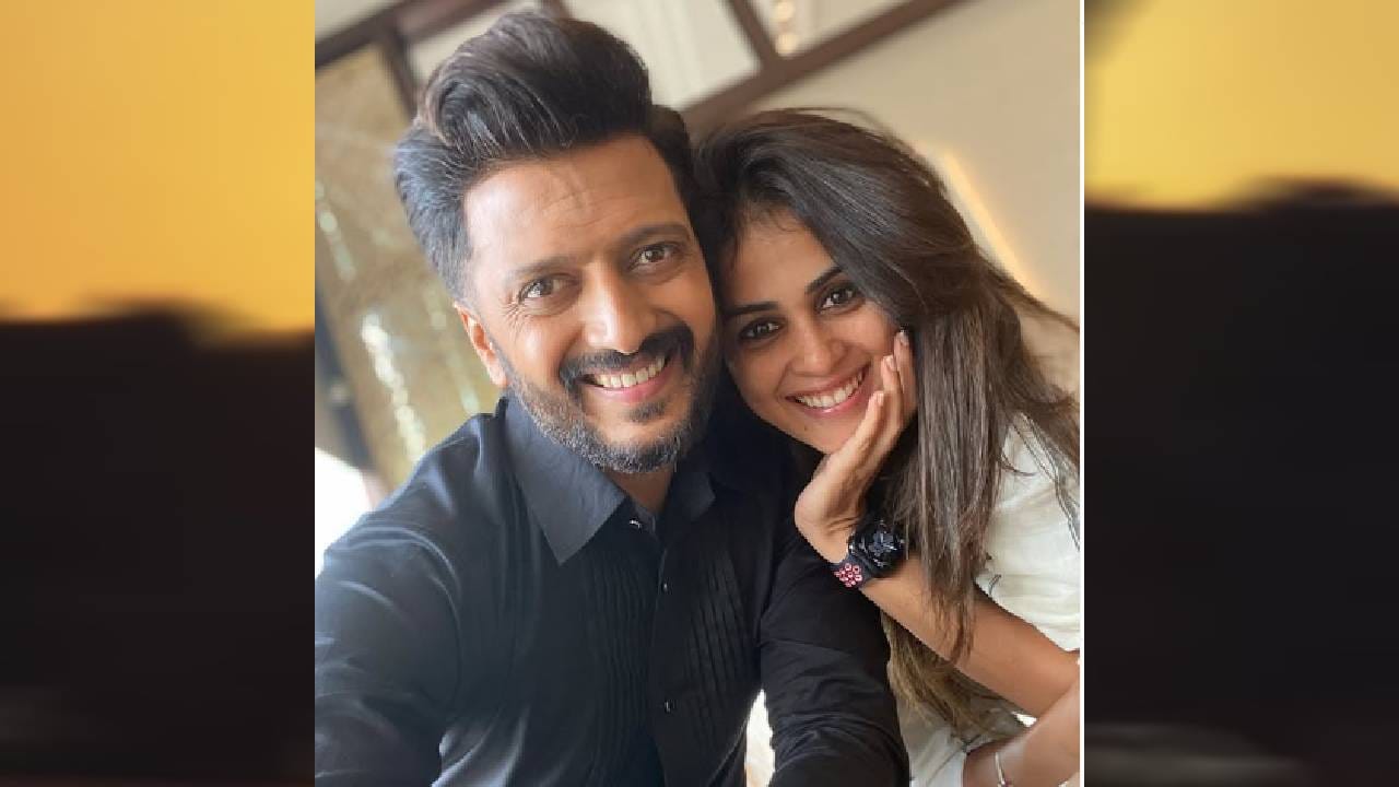 2003 साली आलेल्या   'तुझे मेरी कसम' मधून त्याने अभिनयाच्या दुनियेत पदार्पण केलं. या चित्रपटात त्याच्यासोबत जेनेलिया डिसोजा होती, जी नंतर त्याची पत्नी बनला.  सुरुवातीच्या चित्रपटांनंतर, रितेशला खरी ओळख विनोदी चित्रपटांमधून मिळाली. 2004 साली प्रदर्शित झालेल्या 'मस्ती' चित्रपटाने त्याला स्टार बनवलं. 