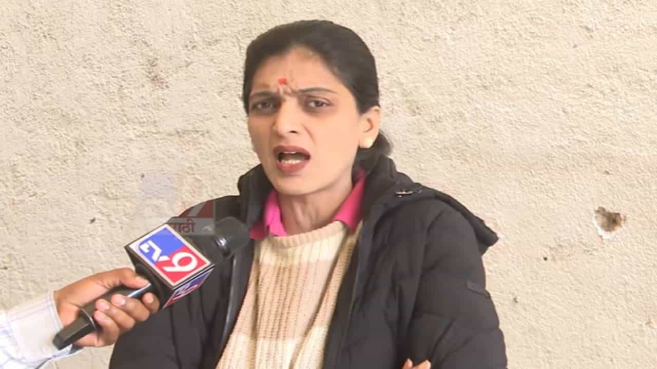 Rupali Thombare Patil : नाकानं कांदे सोलणारे, नटरंगी नार.... रुपाली ठोंबरे पाटील यांचा रोख कुणावर? पोस्ट शेअर करत कोणाचा खरपूस समाचार?
