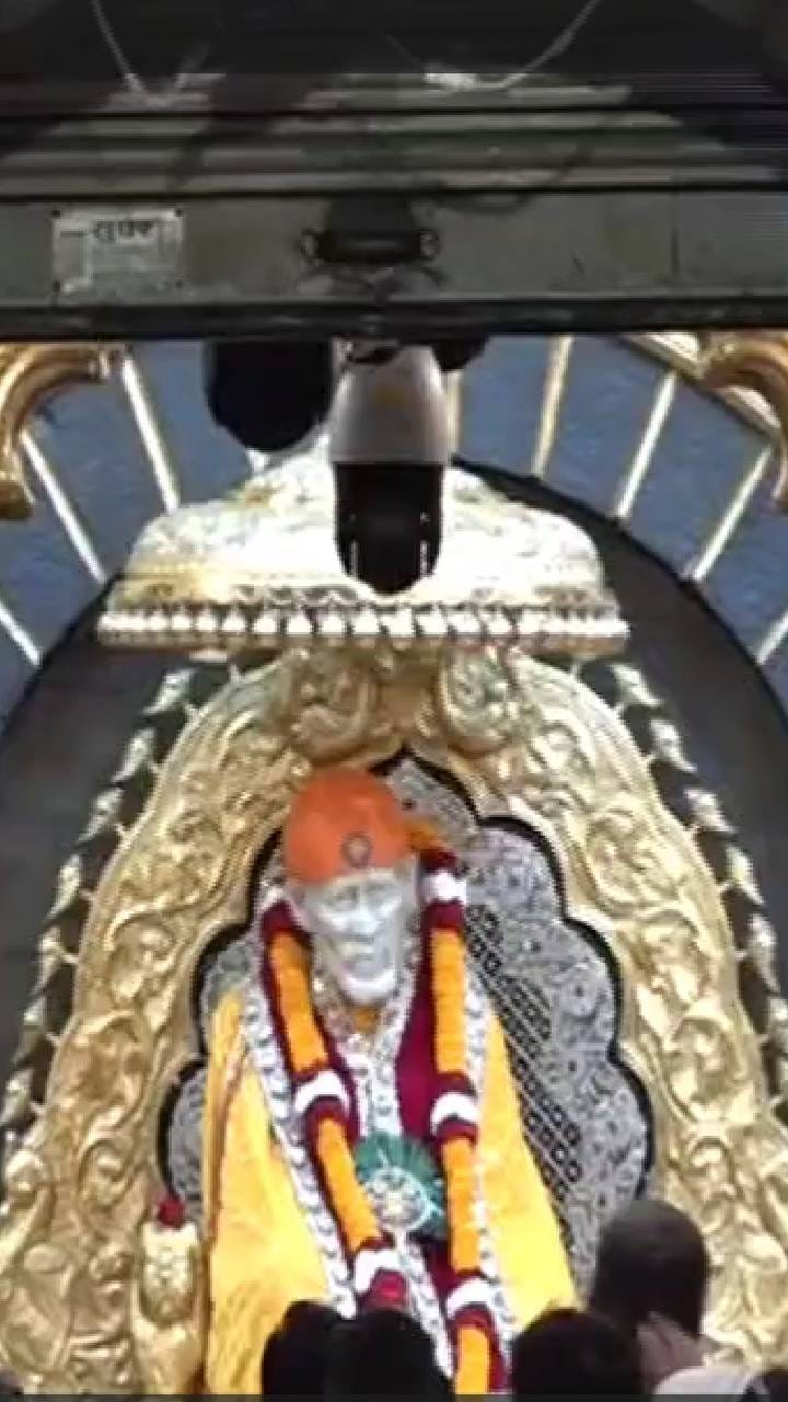 साईनामाच्या जयघोषाने दुमदूमली साईनगरी.. नवीन वर्षाच्या स्वागतासाठी शिर्डीत भाविकांचा ओघ