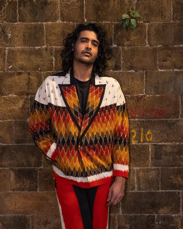 कविता दफ्तरी यांच्यापासून विनोद खन्ना यांना एक मुलगा साक्षी आणि दुसरी मुलगा श्रद्धा खन्ना असे एकूण दोन अपत्यं झाली. साक्षी खन्ना हा विनोद खन्ना यांचा मुलगा असला तरी त्यांना स्टारकिड म्हणून तेवढी प्रसिद्धी लाभली नाही.