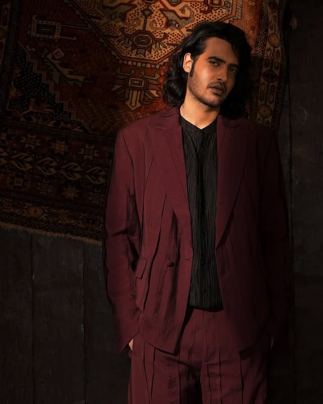 आपल्या वडिलांप्रमाणेच साक्षी खन्ना हादेखील अध्यात्माकडे वळला. सध्या तो बॉलिवुडपासून दूर आहे. पण सोशल मीडियावर सक्रीय आहे. तो सोशल मीडियावर वेगवेगळे फोटो अपलोड करतो. त्याने स्वत:चे प्रोडक्शन हाऊसही सुरू केलेले आहे.