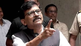 संजय राऊत यांच्या घरी बॉम्बशोधक पथक दाखल, पोलिसांचाही ताफा पोहोचला