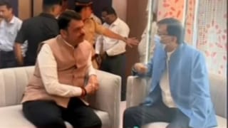तोंडावर मास्क, हातवारे करत बोलणं अन्… देवेंद्र फडणवीस-संजय राऊतांची खास भेट, 20 मिनिटांमध्ये काय घडलं?