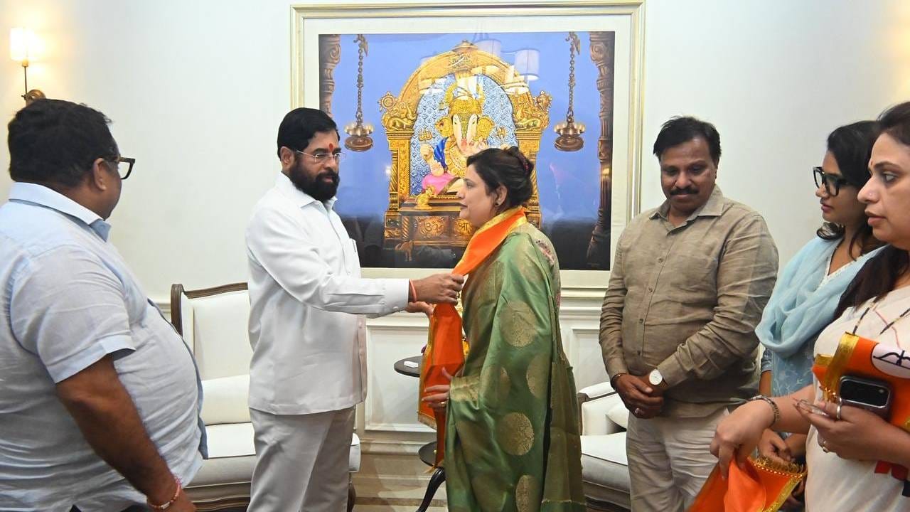 वॉर्ड क्रमांक 192 हा मनसेलाच सुटला आहे. मनसेकडून या जागेसाठी यशवंत किल्लेदार यांना उमेदवारी जाहीर होताच अनुभवी नेत्या स्नेहल जाधव यांनी पक्ष सदस्यत्वाचा राजीनामा दिला. हा वॉर्ड दादर भागात येतो. मुळे मनसेला मोठा धक्का बसला आहे.