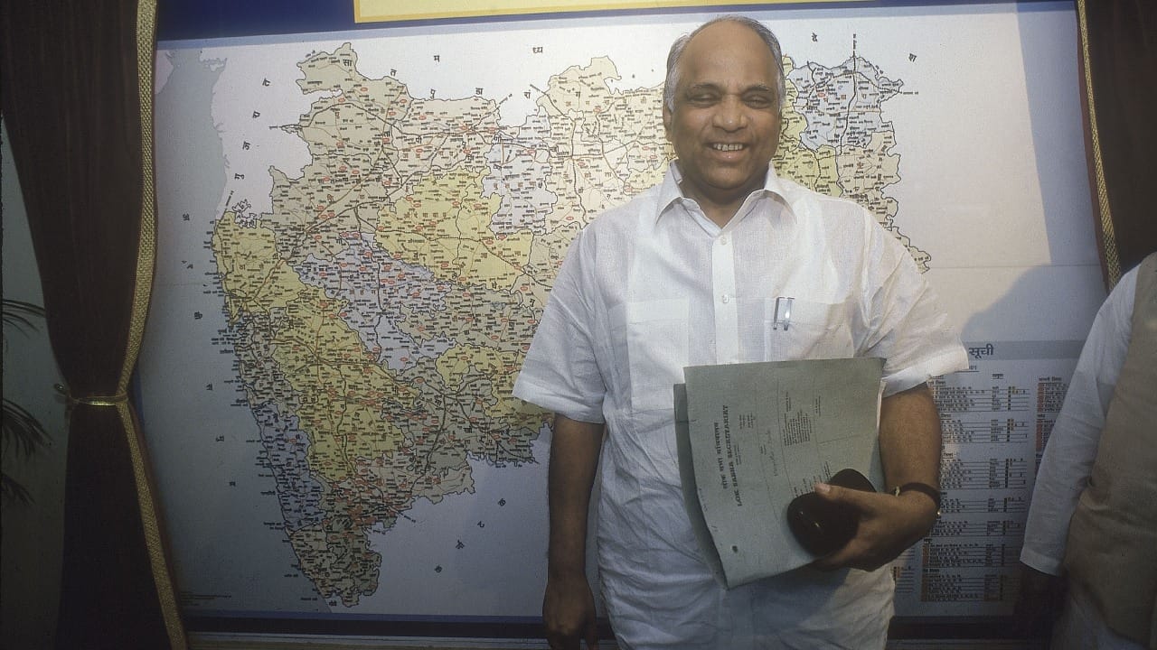 अवघ्या ३८ व्या वर्षी राज्याचे सर्वात तरुण मुख्यमंत्री म्हणून शरद पवारांनी शपथ घेतली होती. त्यांचे केवळ राजकारणातच नाही तर शिक्षण आणि क्रीडा क्षेत्रातही मोठे योगदान आहे. त्यांनी क्रिकेटसाठी बीसीसीआय व आयसीसी अध्यक्षपदाची धुरा सांभाळली आहे.