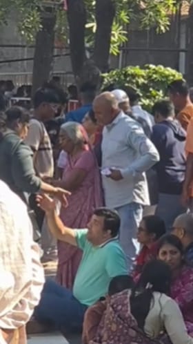 नाताळ आणि सलग सुट्ट्यांमुळे शिर्डीत भाविकांची गर्दी