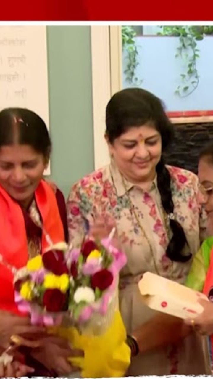 मनसेच्या महिला उमेदवारांचं शर्मिला ठाकरेंकडून औक्षण