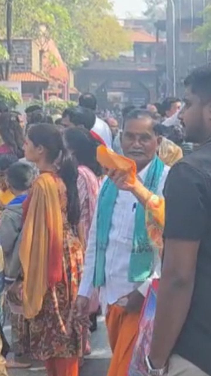 सलग सुट्ट्यांमुळे शिर्डीत भक्तांची गर्दी