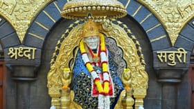 भक्ताने साईचरणी अर्पण केले सोन्याचे गुलाब, किंमत पाहून व्हाल अवाक्!.