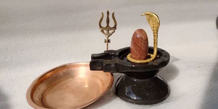 Disclaimer: वरच्या लेखातील माहिती ही प्राथमिक स्वरुपाची आहे. आम्ही या माहितीची पुष्टी करत नाही किंवा समर्थनही देत नाही. या लेखाच्या माध्यमातून अंधश्रद्धा पसरवण्याचा आमचा उद्देश नाही. वरच्या लेखात दिलेल्या माहितीवरून कोणताही निर्णय घेण्याआधी त्या-त्या क्षेत्रातील तज्ज्ञांचा सल्ला आवश्य घ्या.